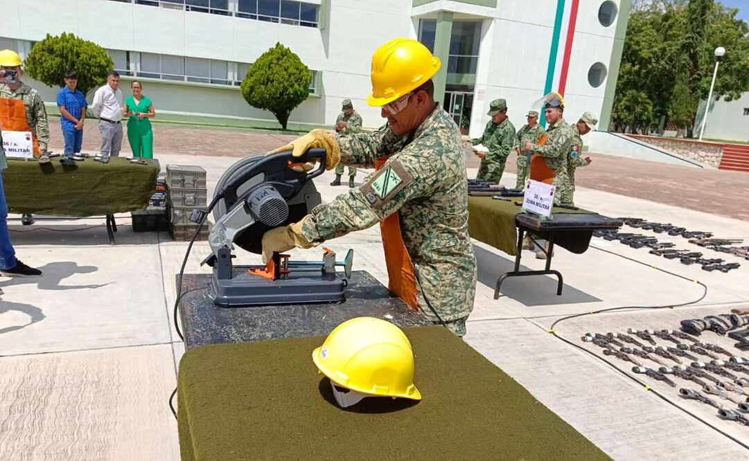 Sedena destruye armamento asegurado en Chiapas. Foto especial