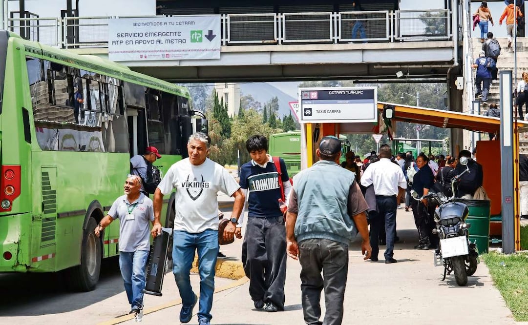 En el Cetram Tláhuac se observaron largas filas de usuarios, pero con más unidades de RTP. Foto: KARLA GUERRERO. EL UNIVERSAL