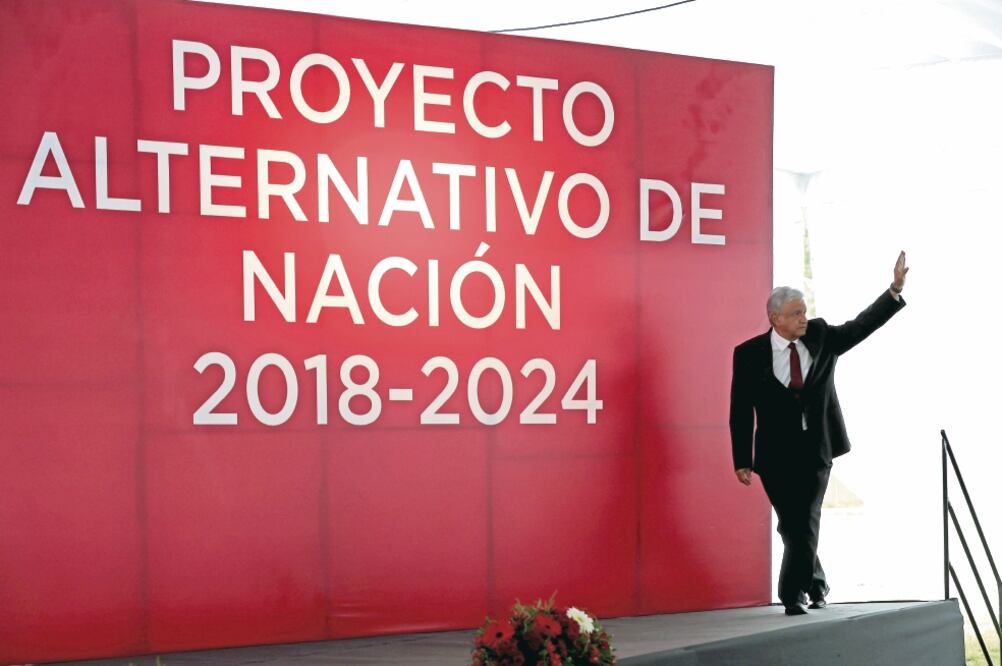 Andrés Manuel López Obrador, a un año de asumir el cargo como presidente de Morena, estuvo presente en el segundo Congreso Nacional extraordinario del partido, que servirá para lanzar el Proyecto Alternativo de Nación 2018-2024 (VALENTE ROSAS)
