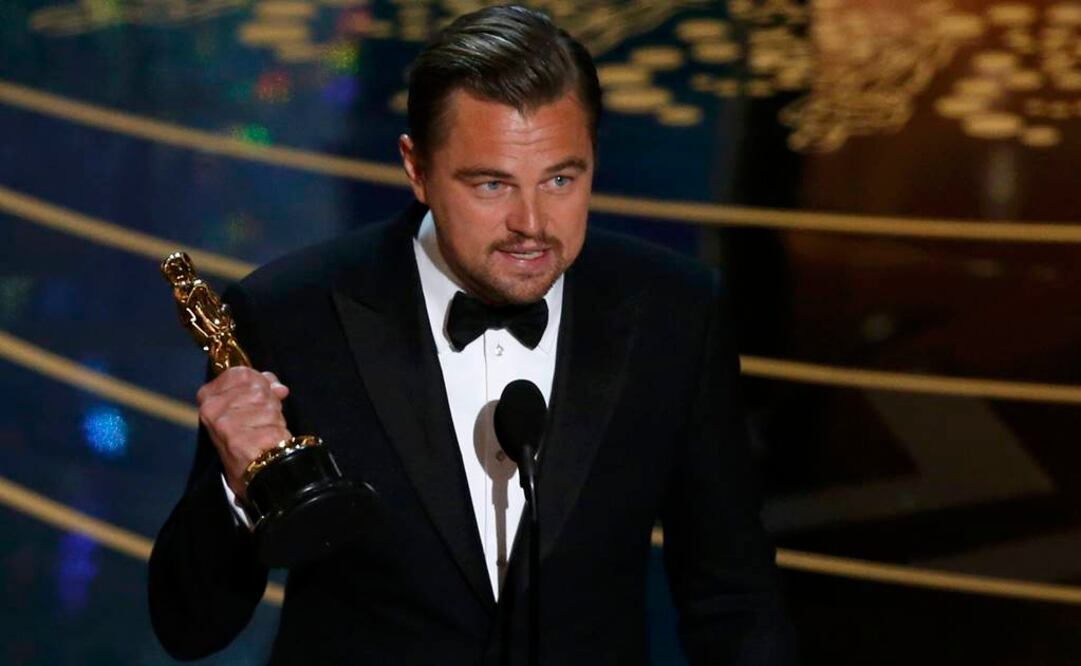Leonardo DiCaprio al momento de recibir su Oscar. Fotografía de AP