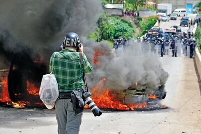 Bajo fuego. Periodistas, entre el riesgo y autocensura