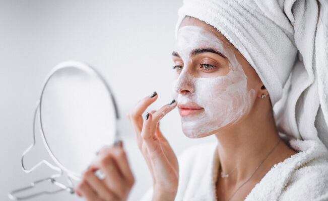 Para qué sirve aplicar maicena con bicarbonato de sodio en la piel