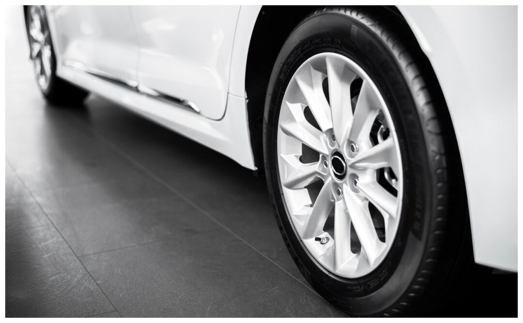 Las llantas de tu auto deben ser rotadas cada cierto tiempo para así sacarles el mejor provecho. Foto: Freepik