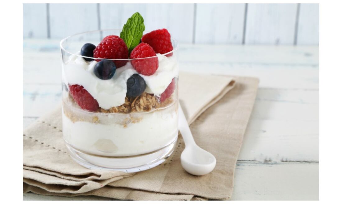 Yogurt natural con fruta (Istock)
