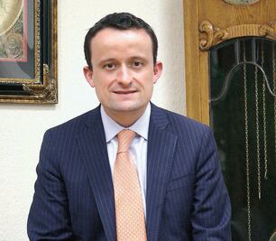 Mikel, la apuesta por la derecha