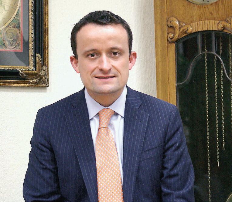 Mikel, la apuesta por la derecha