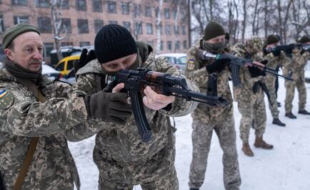 En Ucrania desmantelan red que ayudaba a evitar el servicio militar; allanan 200 centros de reclutamiento