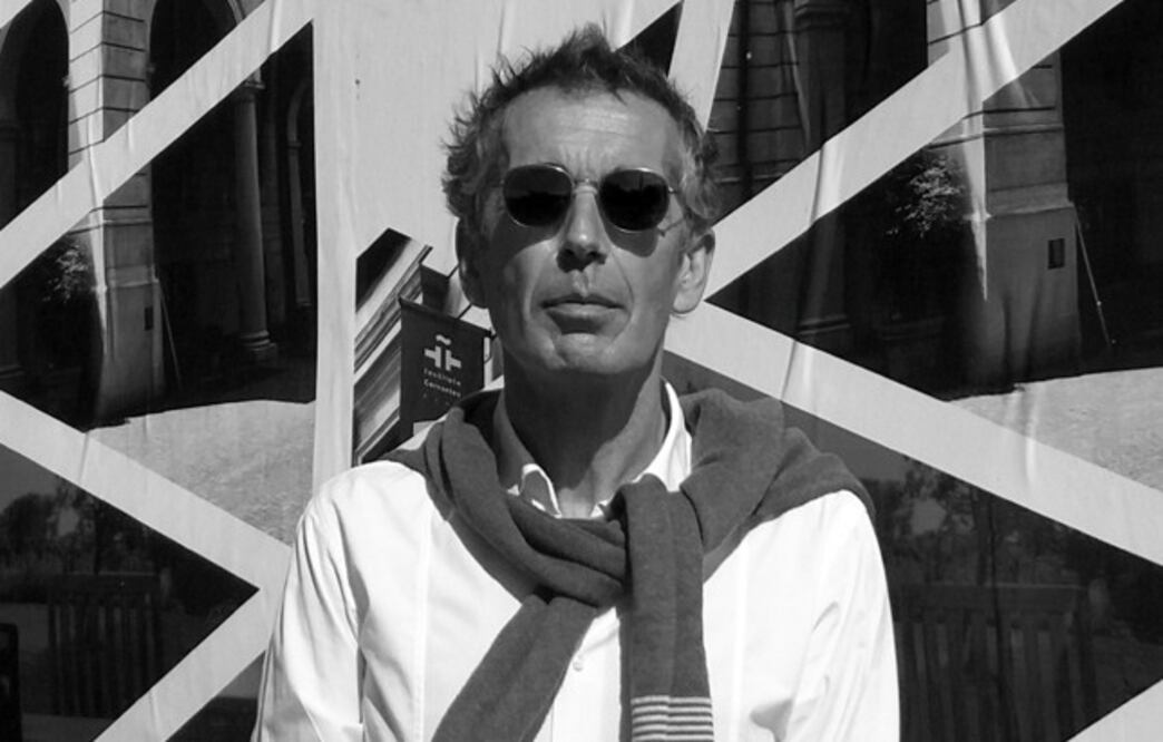 En su reciente libro, ell filólogo Carlos Clavería Laguard cuestiona los excesos de la autoficción contemporánea./ Crédito: ALTAMAREA