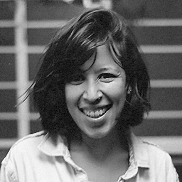 Amanda Mijangos, ilustradora. Nació en Ciudad de México en 1986 y estudió arquitectura en la UNAM. Es una de las creadoras incluidas en la antología de María Baranda. Especial