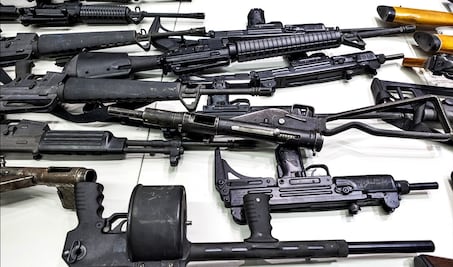 Juez revoca veto de California, EU, a las armas de asalto