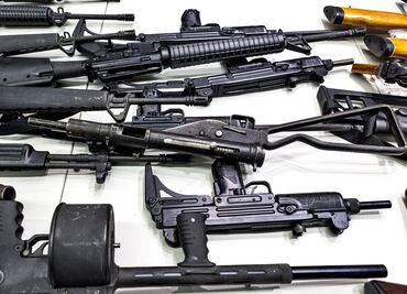 Juez revoca veto de California, EU, a las armas de asalto