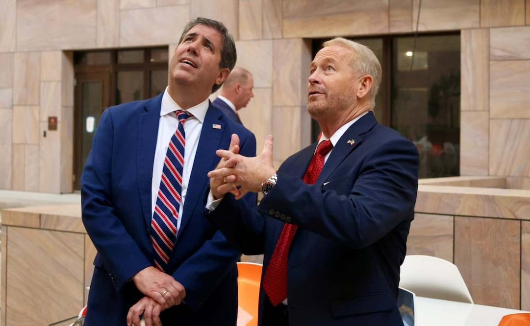 Michael Rigas, subsecretario de Estado para Administración y Recursos, y Ronald Johnson, embajador de Estados Unidos en México. Foto: X @USAmbMex