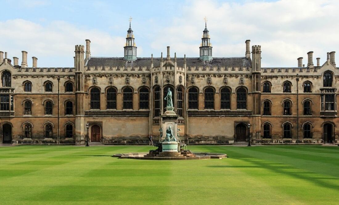 Cualquier usuario podrá contemplar una de las bibliotecas con mayor reputación del mundo, la Old Library del colegio de St John's, que se construyó durante la década de 1620