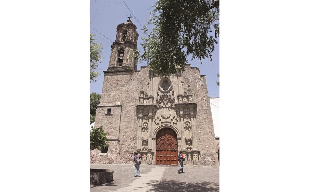 Daño al patrimonio. Autoridades del templo católico lamentan daño a la puerta principal, la cual “tiene un valor histórico invaluable”. (ARCHIVO EL UNIVERSAL)