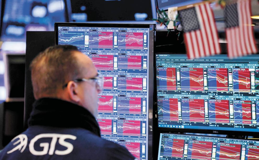 En Nueva York, el Dow Jones retrocedió 0.5%, mientras que el Nasdaq y el Standard & Poor’s 500 bajaron 0.3%. Foto: Angela Weiss / AFP