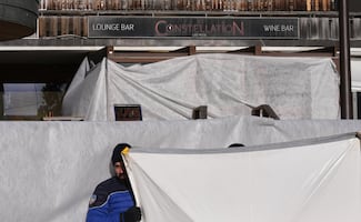 Abren investigación penal contra pareja de franceses que dirigían bar incendiado en Suiza; los acusan de negligencia