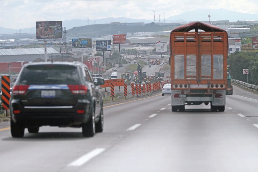 Según la SCT, más de 33% de las carreteras libres de peaje tienen un tránsito mayor a 6 mil autos diarios; la red tiene más de 30 años en operación. Foto: ARCHIVO. EL UNIVERSAL