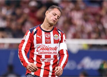 Afición de Chivas exige salida de Chicharito Hernández tras pésima actuación ante Toluca