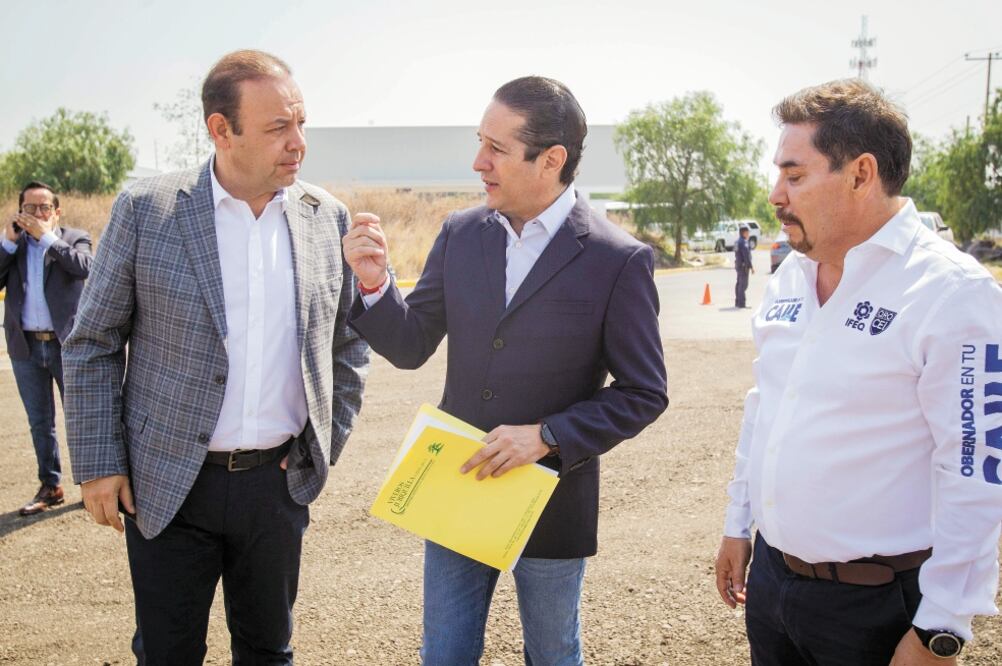 El gobernador Francisco Domínguez Servién dio a conocer que se puso en marcha la modernización de la vía Bernardo Quintana Sur, a la altura de Centro Cívico, conocido como distribuidor vial Centro Sur.
