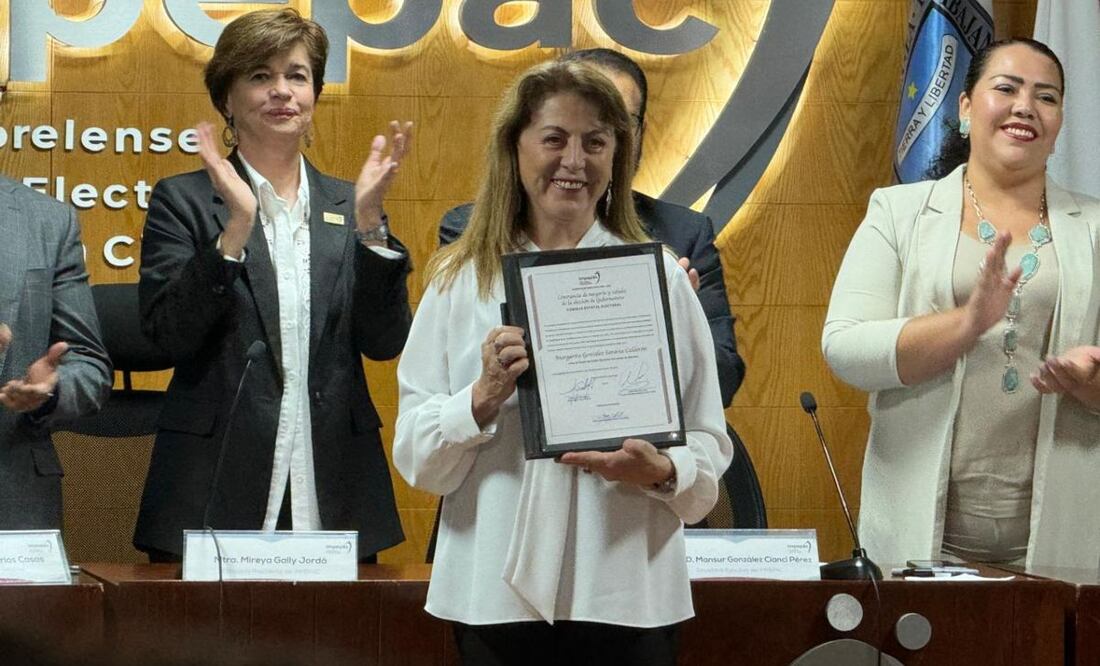 Margarita González Saravia Calderón, recibió su constancia de mayoría que la acredita como la primera gobernadora mujer en Morelos. Foto: Justino Miranda - EL UNIVERSAL