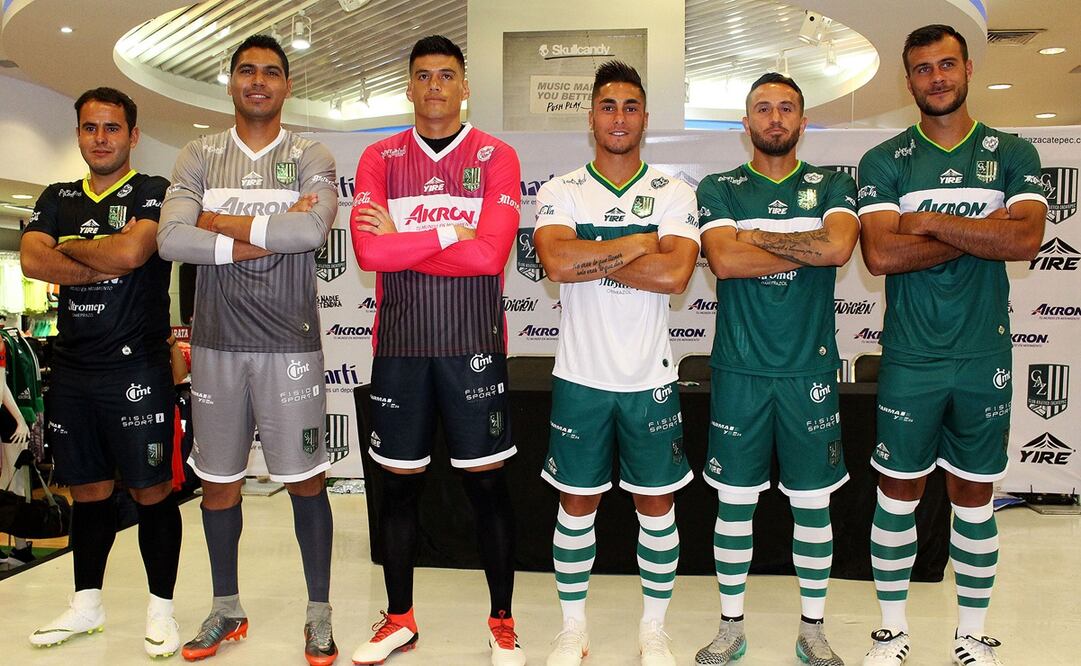 Ezequiel Cirigliano y otros futbolistas presentados con el Zacatepec - FOTO: Imago7