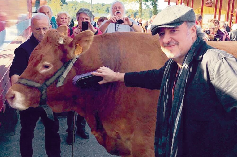 Reco nocimiento. El premio consiste en llevar una vaca real al ganador. Después se le da una réplica de porcelana. (TOMADA DE FACEBOOK)