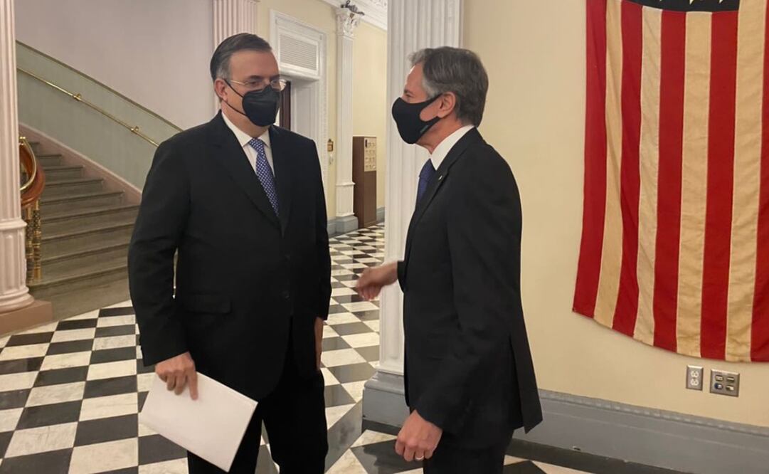 Marcelo Ebrard y Antony Blinken tuvieron un encuentro bilateral en el que refrendaron su voluntad por reforzar la cooperación en diversos temas. Foto: SRE