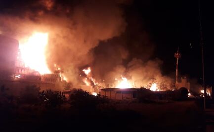 Incendio consume empresa de transporte en Cuautitlán