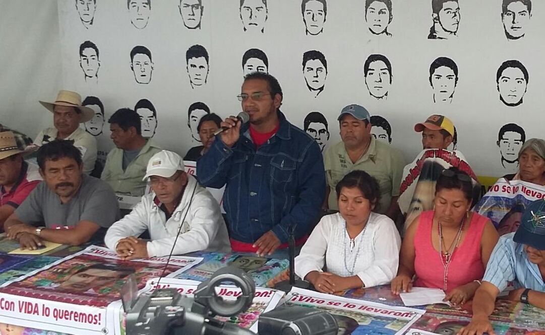 Padres finalizaron el ayuno de 43 horas en el Zócalo./Ariel Ojeda