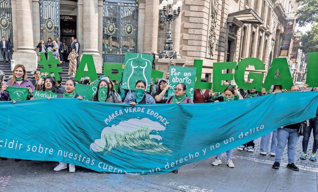 Colectivos feministas reiteraron su petición de despenalizar el aborto. Foto: Yaretzy M. Osnaya / EL UNIVERSAL