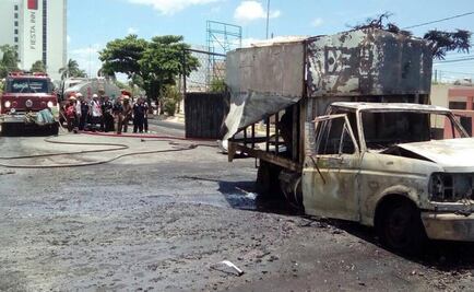 Se incendia camioneta que transportaba diésel en Yucatán