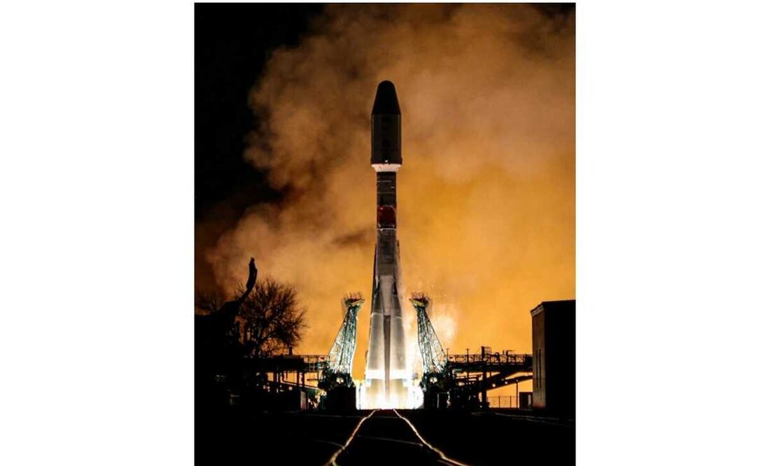 Cohete Soyuz-2.1b que transporta la nave espacial de carga Progress M-UM con el módulo de acoplamiento Prichal para la Estación Espacial Internacional. Foto: AFP/Handout