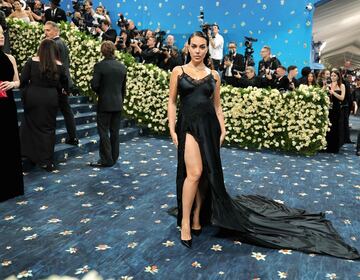 Criticado vestido negligé de Georgina Rodríguez: ¿Inspirado en la Princesa Diana?