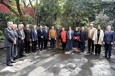 Se reúne Meade con ex líderes del tricolor