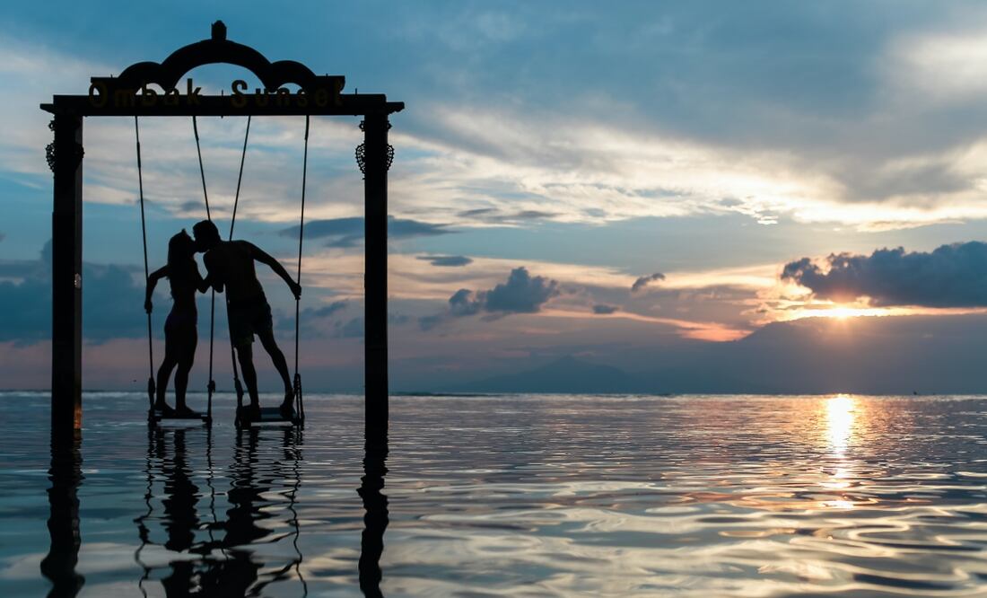 El 13 de abril es el Día del Beso. Foto: Unsplash. Azrul Aziz