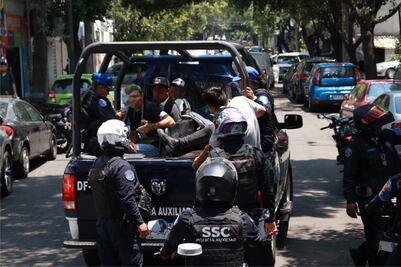 Alcaldía Cuauhtémoc implementa operativo de recuperación de vía pública; detienen a 6 "franeleros"