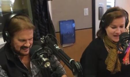 Pimpinela revive su "Olvídame y pega la vuelta" para público milenial