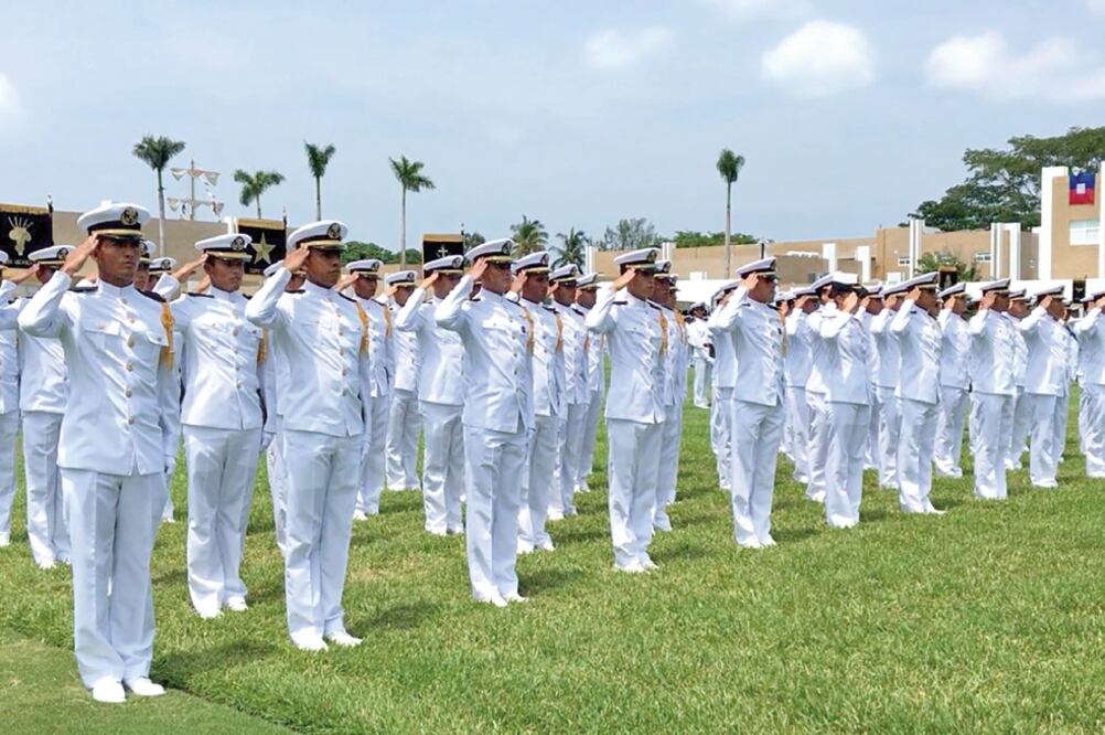 Cadetes de la Heroica Escuela Naval Militar