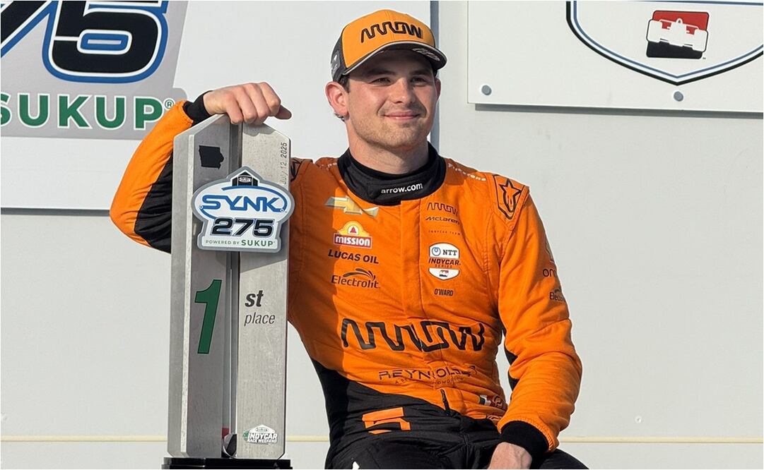 Pato O'Ward ganó este sábado la primera carrera en el óvalo corto del Iowa Speedway, FOTO: @ArrowMcLaren