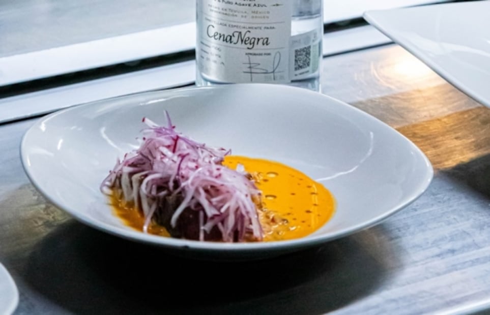 Celebran "cena negra" en San Miguel de Allende