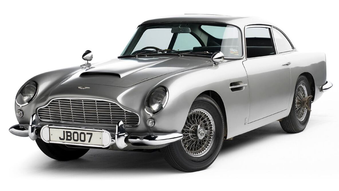 Roban icónico Aston Martin DB5 de James Bond en Inglaterra