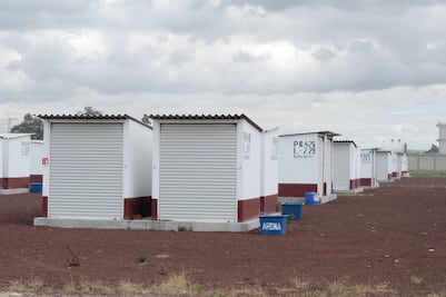 Reabre el tianguis de pirotecnia de San Pablito
