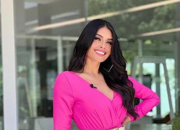 Kristal Silva se luce con body cut out y jeans de cintura alta