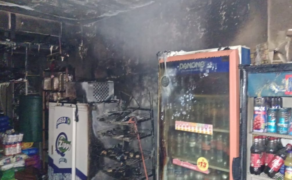Registran incendio en tienda de abarrotes. Foto: especial