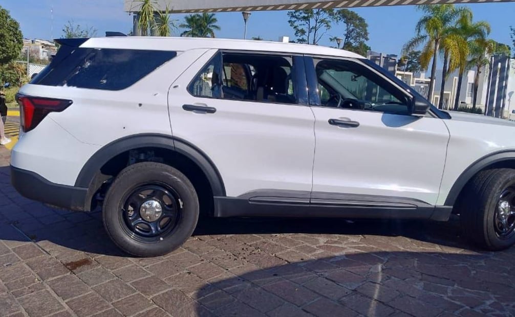 Auto con impacto de arma tras el ataque (10/02/2026). Foto: Especial