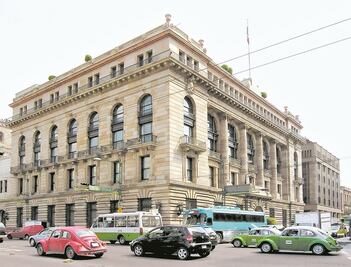 Banxico precisa días de operación para corresponsales de caja