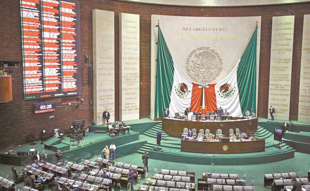 El salón de plenos será sometido a una cirugía mayor en los próximos días, cuando se renovarán alfombras, plafones y curules que se estrenarán en la 65 Legislatura el 1 de septiembre próximo. Fotos: ARCHIVO ELUNIVERSAL