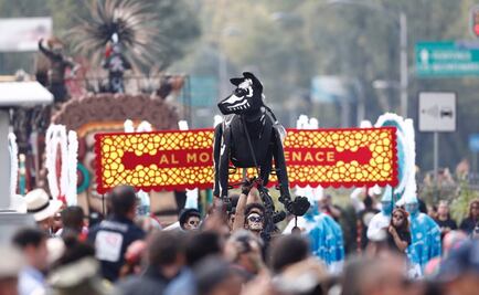 Desfile del Día de Muertos llega al Ángel de la Independencia