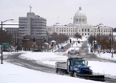 Nieve paraliza medio EU y amenaza millones de viajes por Acción de Gracias
