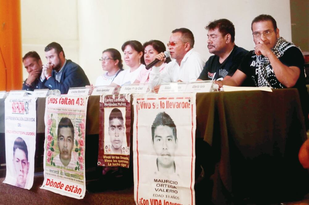 Abogados y papás de los normalistas desaparecidos aseguran que el nombramiento de Tomás Zerón de Lucio como secretario técnico del Consejo de Seguridad Nacional es un acto de “protección política” (FERNANDO RAMÍREZ. EL UNIVERSAL)